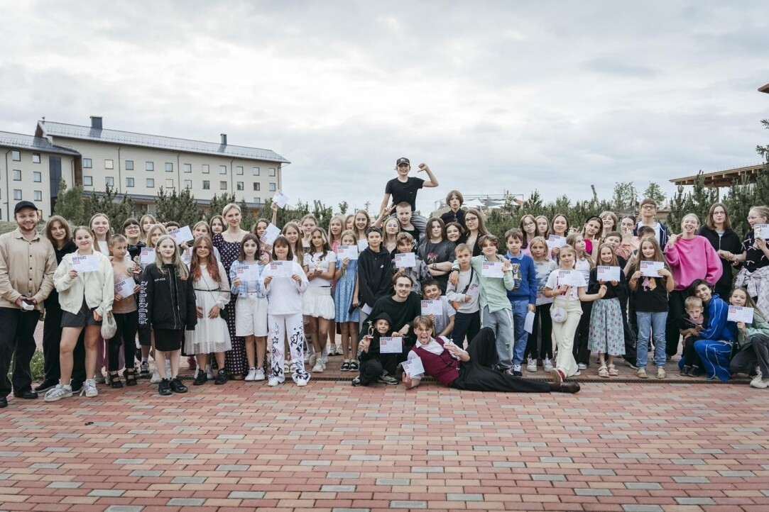 Иллюстрация к новости: Летние креативные школы НИУ ВШЭ: творчество, природа и английский язык