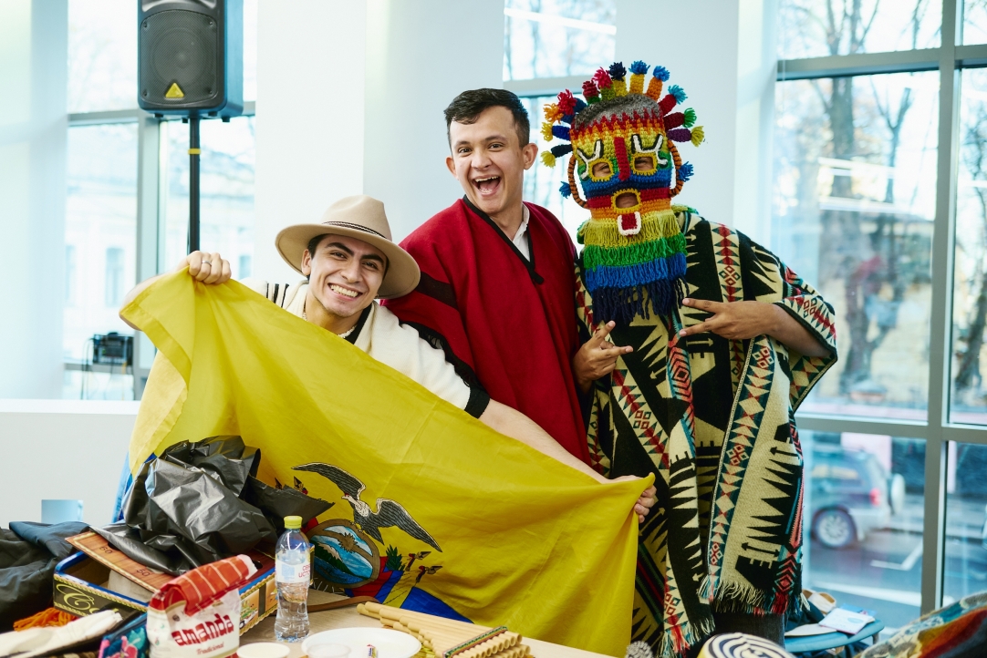 Иллюстрация к новости: «Кросс-культурная коммуникация, синтез различных традиций»: HSE UNITY FEST 2025 прошел в Вышке